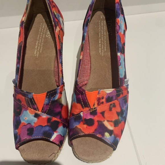 Tom’s shoes - Picture 2 of 3